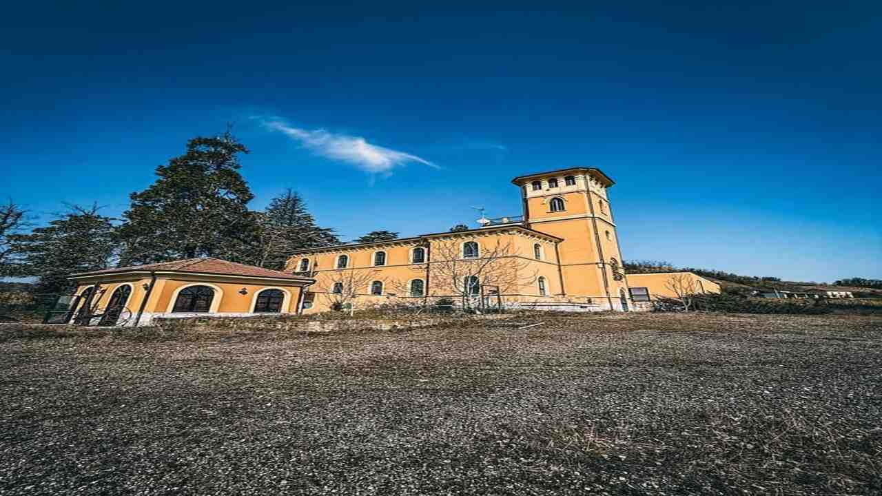Abandoned pizza restaurant in Italy