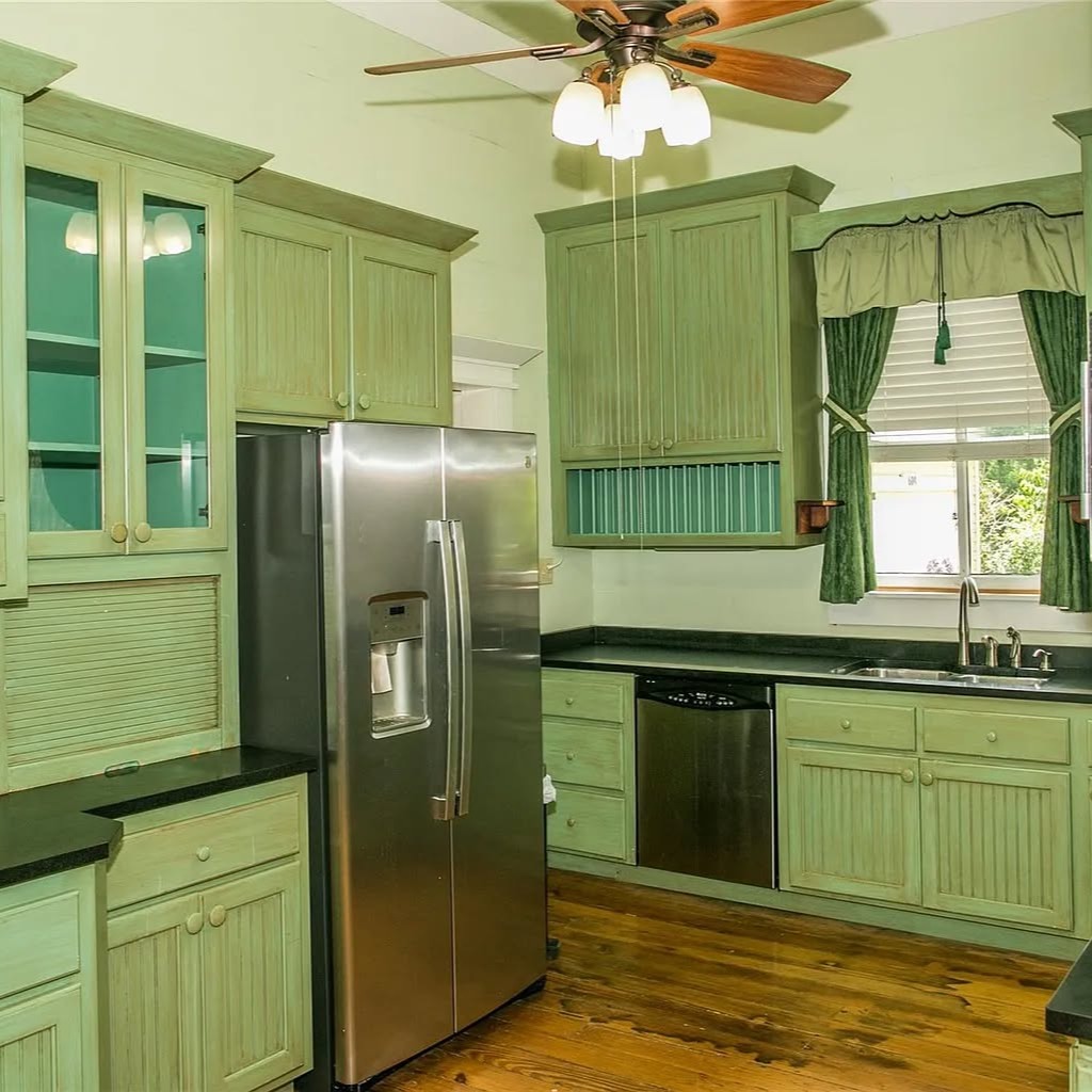 Step into Timeless Texas Charm: Discover 604 Sycamore Street, Brenham